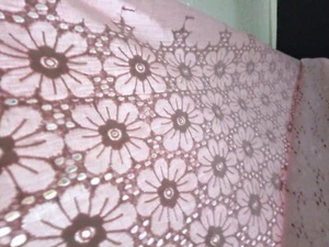Vintage Rose Rosa Ösen Baumwollstoff Stickerei Große Blume Fat Quarter - Bild 1 von 3