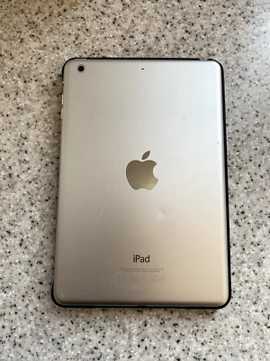 Apple iPad mini 2 - 16GB, Wi-Fi, 7.9in - Silver - Image 1 of 2