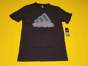 Maglietta Adidas da uomo nera The Go To Performance piccola nuova con etichette grafica spedizione gratuita - Foto 1 di 1