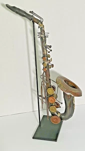 Escultura de saxofón de metal de colección - Arte industrial abstracto sobre soporte extraíble 23,5" - Imagen 1 de 19
