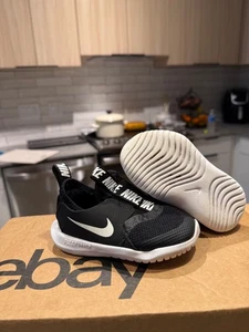 Scarpe da ginnastica Nike Preschool Flex Runner bambino taglia 6C nere slip on AT4665-001 - Foto 1 di 6