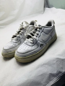 AF1 White - NIK-  Air Force 1 ‘Utility Reflective’- Size  5 Used - Picture 1 of 7