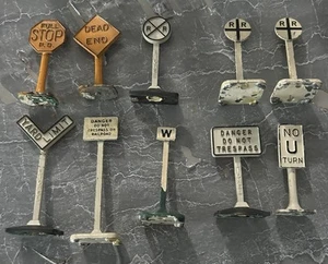 lot of 10 vtg metal scale train railroad crossing signs accessories - Picture 1 of 4