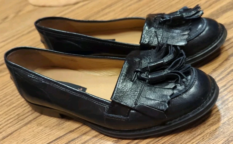 Zapatos mocasines sin cordones Steven Madden de cuero negro con borlas talla 6,5 M para mujer Foto 1 de 4