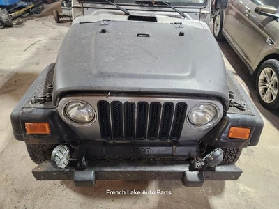 Grille Assembly *Trim Is Broken* Fits 97-06 WRANGLER 1291145 - Image 1 of 4