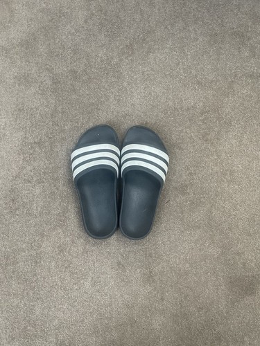 Adidas Slider Bianco e Nero Taglia 5.5 UK Usate In Buone Condizioni