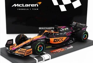 1:18 2022 Daniel Ricciardo -- Singapore GP -- McLaren MCL36 -- Minichamps F1 - Picture 1 of 7