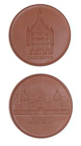 2 Medaillen Böttger-Porzellan, Georgentor Dresden + Moritzburg. DDR-VEB Meissen - Bild 1 von 5