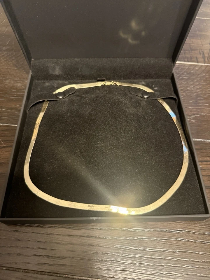 10k Yellow Gold 5mm Herringbone Necklace. 20in - Image 1 of 1