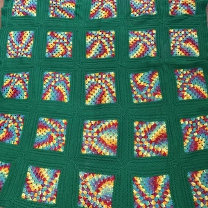 "Manta cuadrada vintage retro afgana ganchillo abuela colores arco iris 66x53""" - Imagen 1 de 6
