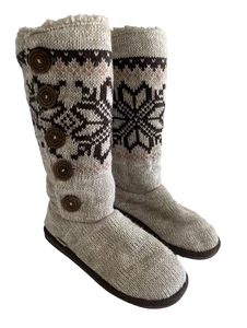Stivali donna Mukluks a La Mode marroni nuovi taglia 9 Muk-Luks maglia 5 bottoni comodi pile - Foto 1 di 12