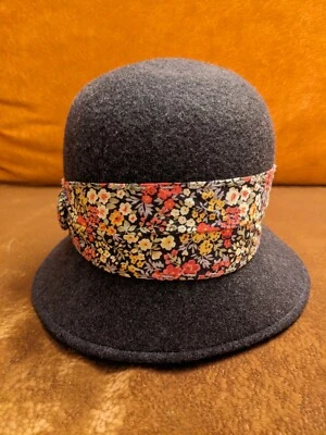 San Diego Hat Co carbón 100% fieltro lana Cloche con banda floral. Foto 1 de 4