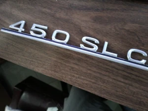 72 - 80 Mercedes Benz C107 450 SLC Trunk Decklid Script anodized VERY NICE USED - Foto 1 di 4