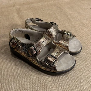 SAS Sandali Donna 6 Oro Metallizzato Nero Doppio Cinturino Fibbia Slingback USA - Foto 1 di 13