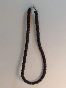 Collar de cuentas de madera con broche de barril vintage marrón boho surfista hippie - Imagen 1 de 4