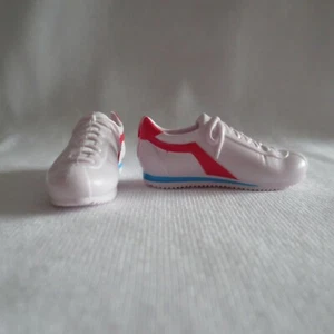NUEVO Barbie WW84 Mujer Maravilla 1984 Steve Trevor Ken Muñeca Tenis Blancas Zapatos - Imagen 1 de 4