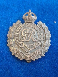 ROYAL ENGINEERS CAP BADGE IN BRASS ON SLIDER KINGS CROWN ORIGINAL UNVOIDED TYPE - Picture 1 of 2