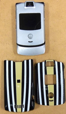 Motorola RAZR V3m - Silver and Black ( Verizon ) Cellular Flip Phone - READ - Image 1 of 4