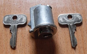 VINTAGE WILMOT BREEDEN LOCK CYLINDER WITH 2 UNION KEYS - Picture 1 of 3