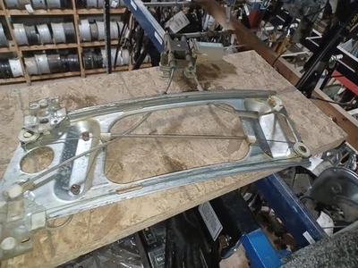 Regulador eléctrico ventana delantera pasajero compatible con 00-07 MONTE CARLO 1385695 Foto 1 de 4