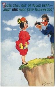 ONE MORE STEP BACK, CLIFF EDGE, TAYLOR - Bamforth Comic Saucy Postcard No 2068 - Foto 1 di 2