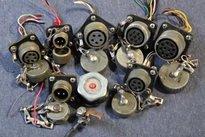 Viem ITT Cañón Bendix Halkey Roberts Aviónica Militar Enchufes Receptáculos Cubiertas - Imagen 1 de 2