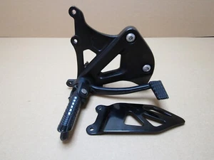 Suzuki GSX-R1000 2018 gruppo poggiapiedi pilota destro (4906) - Foto 1 di 11