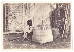 Fotografía vintage en blanco/negro - Filipinas Basket Weaver aprox 4,5"x6,5" - Imagen 1 de 2