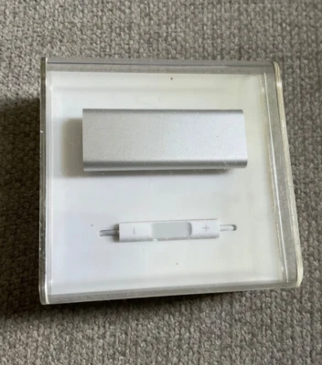 Apple iPod Shuffle 3rd Generation A1271 4GB Silver MB867LL/A Brand New Sealed - Image 1 of 4