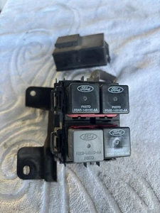 98-02 Lincoln Town Car Fuse Relay Box With 4 RelaysF0AB-14B192-AB - Picture 1 of 12