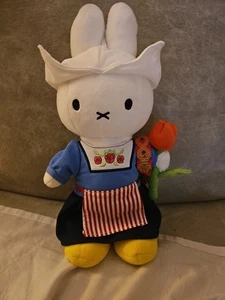 Miffy Esposa de Granjero Tradicional Holandesa con Tulipán Rijksmuseum Exclusivo Conejito de Peluche - Imagen 1 de 4