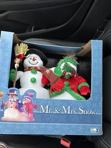 2004 Gemmy Mr And Mrs Snow DOES NOT Light Up Snowman Christmas Decor - Picture 1 of 5