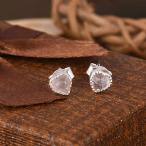 Pendientes de tachuelas de corazón de cuarzo rosa bisel plata esterlina 925 poste pequeño 6,30 mm - Imagen 1 de 7