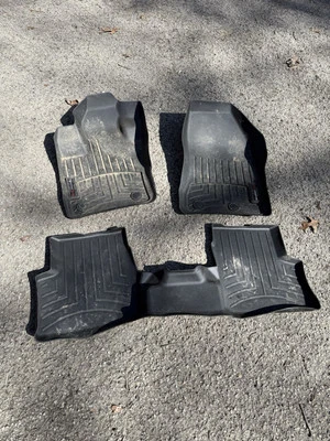 Tapetes forros de piso Jeep Renegade WeatherTech 2015-2023 1ª e 2ª fileiras preto  - Imagem 1 de 4