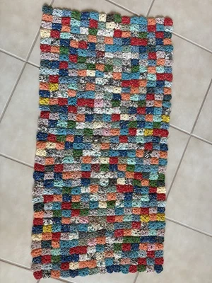 Alfombra Yo-yo hecha a mano, telas muy coloridas (años 80) Foto 1 de 4