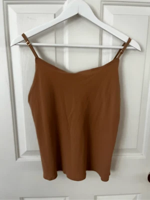 Camiseta sin mangas Donna Karan Intimates Nude talla M Usada en Excelente Condición Foto 1 de 4