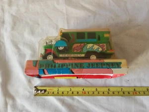 JEEPNEY FILIPINO EN CAJA HECHO DE FUNDICIÓN A PRESIÓN Y PLÁSTICO (D46) - Imagen 1 de 6