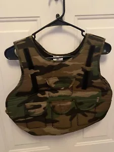Outdoor Hunting Vest - Camo With Pockets Size Small - Picture 1 of 3