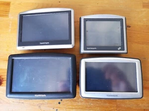 Tom Tom Model N14644 GPS Nawigacja satelitarna Plus 3 inne (wszystkie niesprawdzone) - Zdjęcie 1 z 7