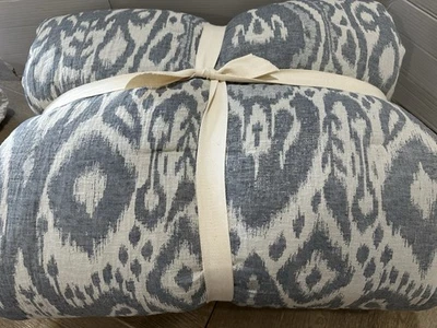 Edredón Pottery Barn Ikat Jacquard King Cal King azul cambray Foto 1 de 3