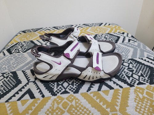 Sandali sportivi Nike ACG regolabili usati in ottime condizioni da passeggio escursionismo taglia 4 5 EU 38 marrone crema