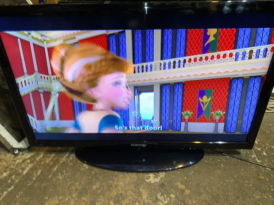 Samsung Series 4 UE32D4003BW 32" 720p HD LED LCD Television - Image 1 of 4