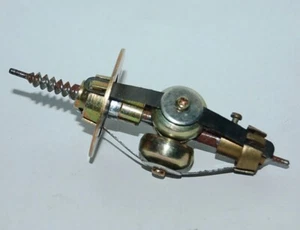 MOLLETTE GRAMMOFONO E REGOLATORE DI GIRI . GRAMOPHONE PARTS, RICAMBI GRAMMOFONI - Picture 1 of 4
