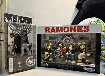 NECA Joey Ramone Action Figure & Toxic Teddies Ramones Box Set by Superfun Foto 1 de 4