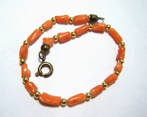 Brazalete de 7,5" Vintage Años 60 Genuino Salmón Coral Rama Cuentas Espaciadores de Oro - Imagen 1 de 3