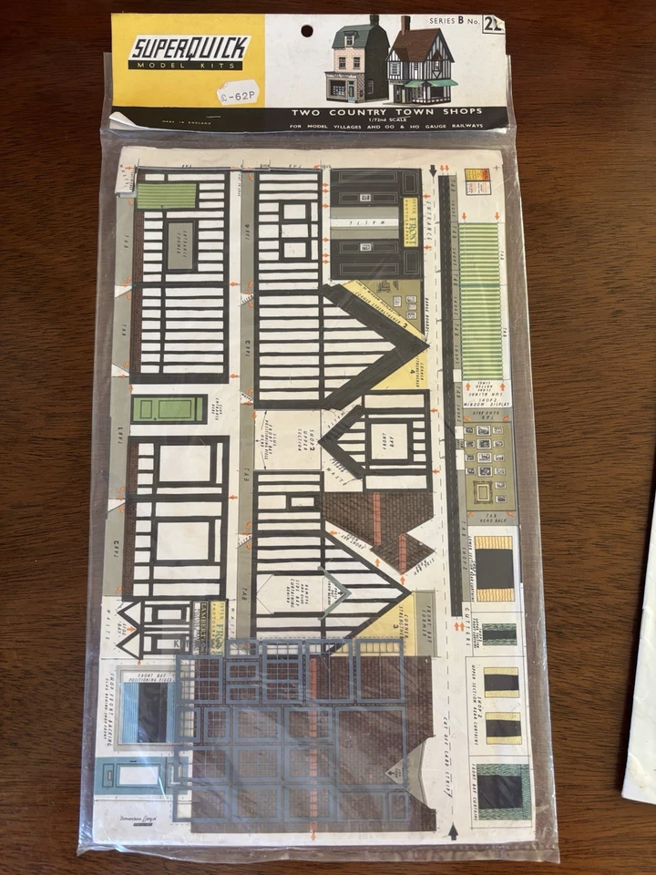 SUPERQUICK MODEL RAILWAY KITS OO GAUGE B22 - TWO COUNTRY TOWN SHOPS - Image 1 of 3