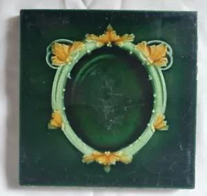 ELEGANT ENGLISH GREEN EDWARIAN ART NOUVEAU TILE (B - Picture 1 of 4