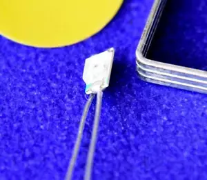YMF0805Y 20pz Micro Litz Giallo 0,28mm Cablato Presaldato SMD Led Modello Fai da Te - Foto 1 di 3