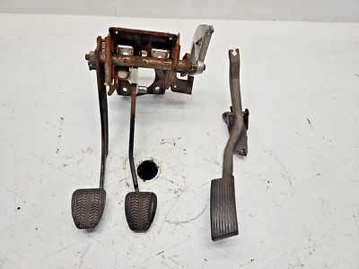 Conjunto de pedal de freno de gasolina embrague Ford Mustang 1994-1995 transmisión manual M/T OEM 3644 Foto 1 de 4