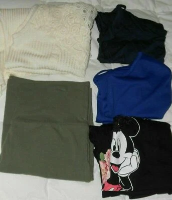LOTE PACOTE CAMISAS REGATA FEMININAS FEMININAS ROUPAS ELEGANTES PEQUENAS INC DISNEY MACY'S - Imagem 1 de 4